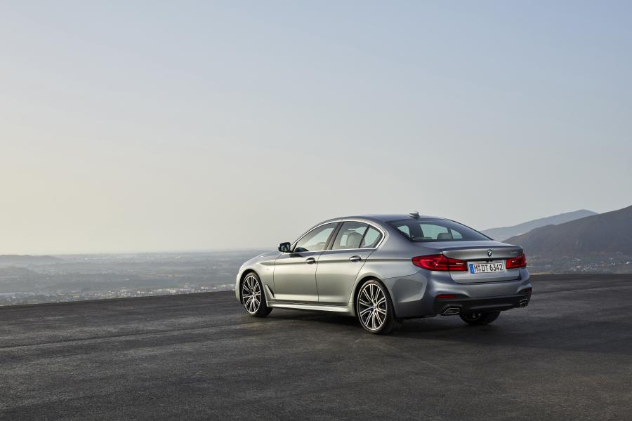  BMW 540i Sedan M Sport 2017 года  (WW) (фото 35 из 98)